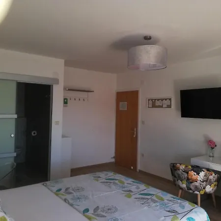 Rooms Riviera *